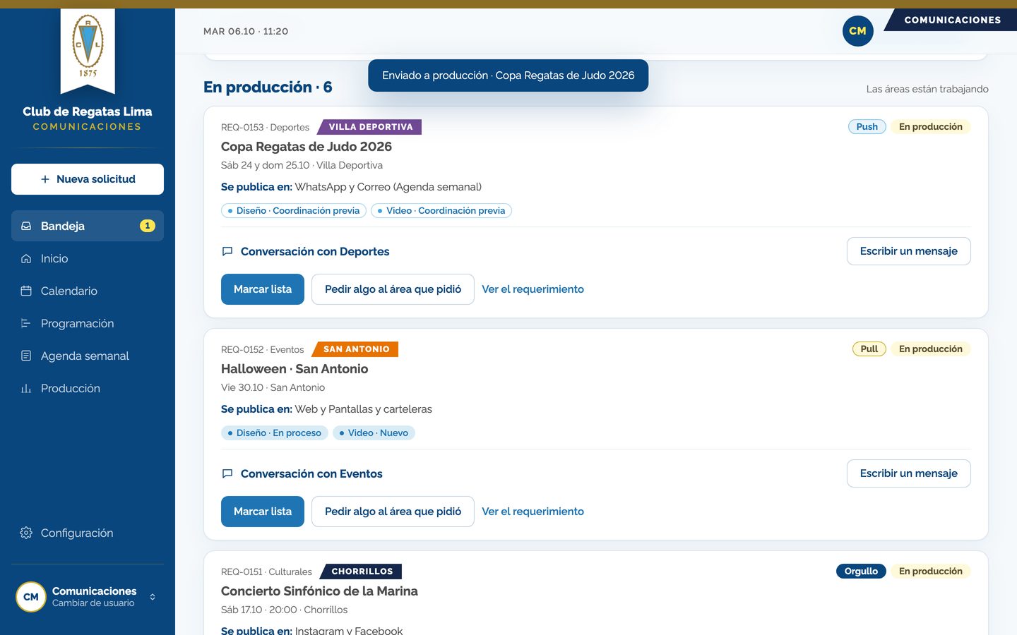 Pantalla del paso 5: Abajo siguen «En producción», «Listas para publicar» y «Publicadas». Usa «Marcar lista», «Marcar publicada» o «Pedir algo al área que pidió» (queda escrito en la conversación y la solicitud pasa a «Necesita ayuda»). «Ver la conversación» muestra todo lo que se han escrito; cuando el área responde, la tarjeta marca «Respondió». También está en la ficha del requerimiento.