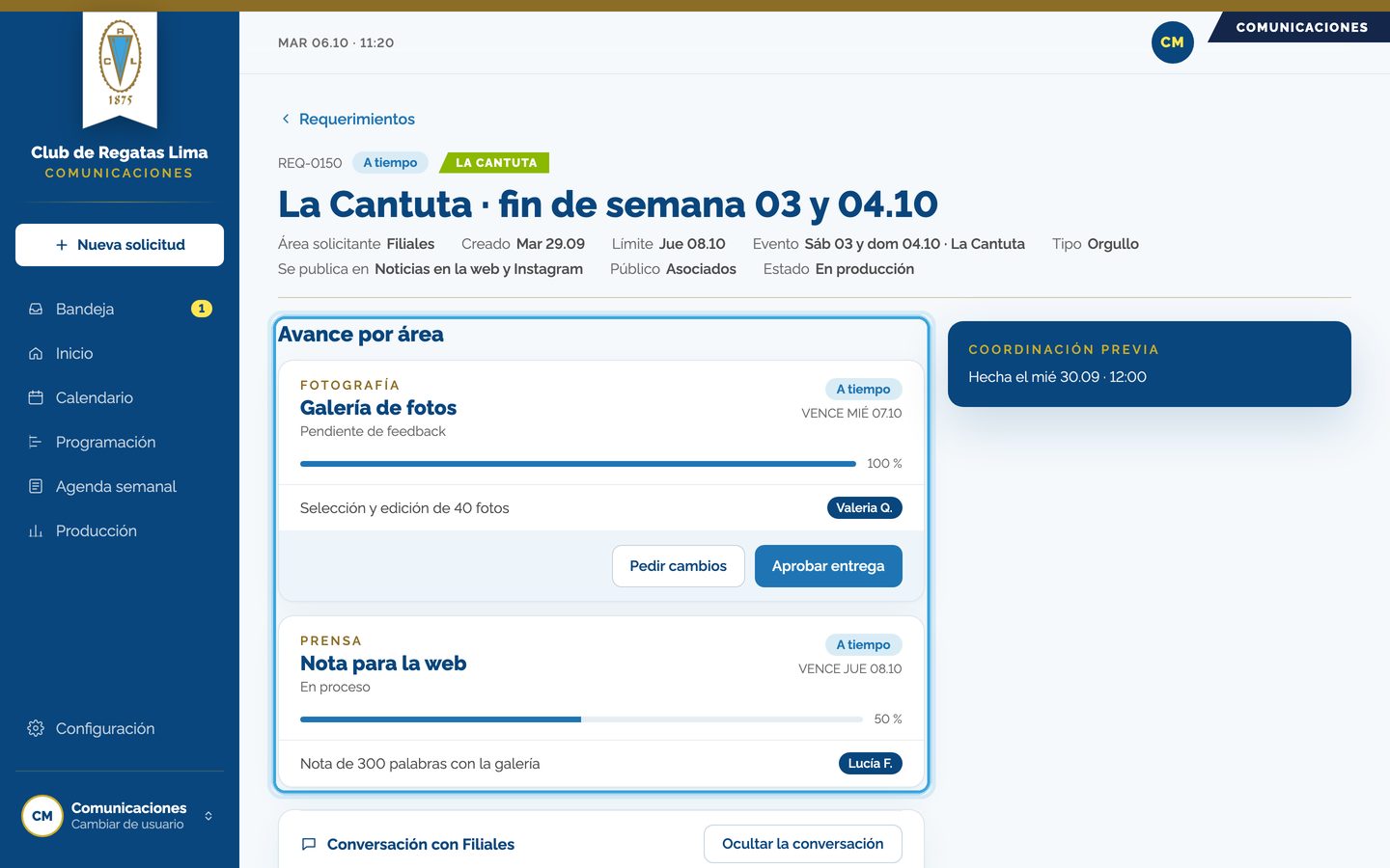 Pantalla del paso 1: Abre un requerimiento desde el inicio. Arriba ves su tipo de mensaje, canal, público y quién aprueba; en «Avance por área», cada entrega con sus tareas y sus personas.